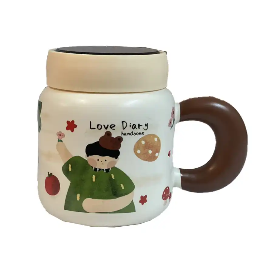 Ceramic mug with mirrored lid