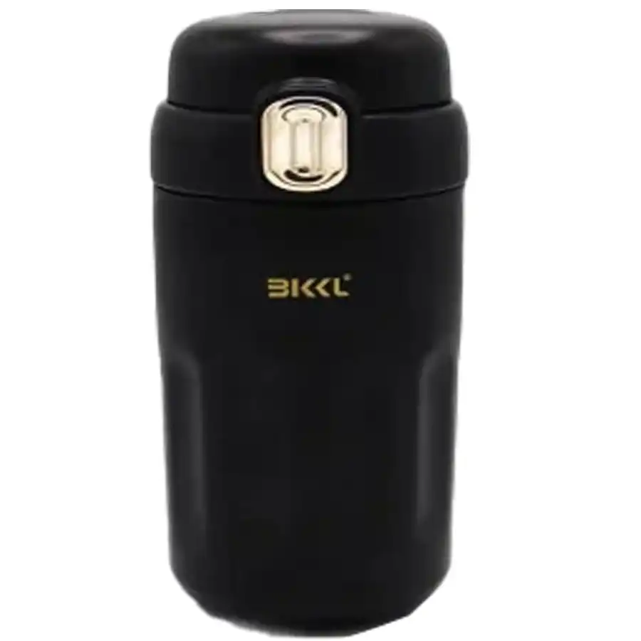 Travel coffee mug with straw