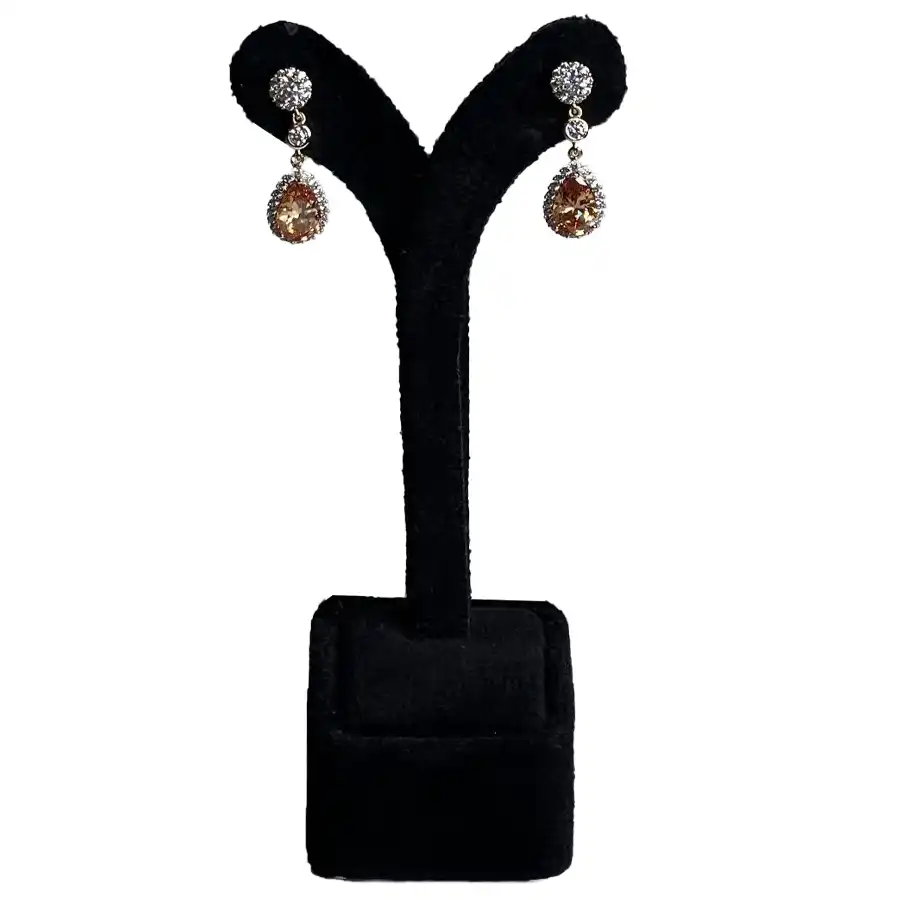 Teardrop-shaped dangling earrings